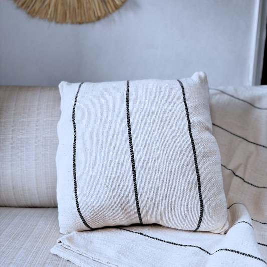 Cojín Crudo con Línea Negra 50x50 - 100% Algodón - Con relleno y cierre