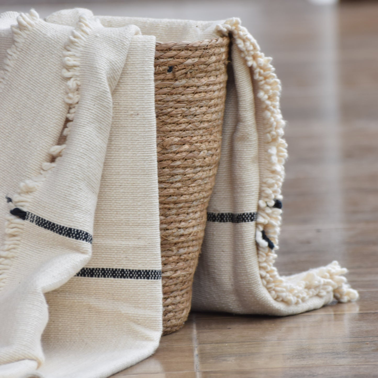 Manta Crudo con líneas Negra N°1 - 100% Algodón - 180x130 cm