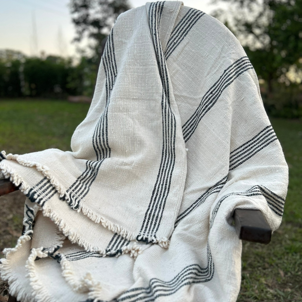 Manta Crudo con Líneas negras - 100% Algodón - 250x240 cm