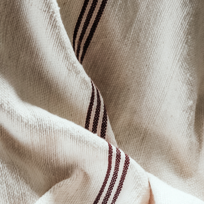 Manta Crudo con Líneas Borgoña - 100% Algodón - 180x130cm