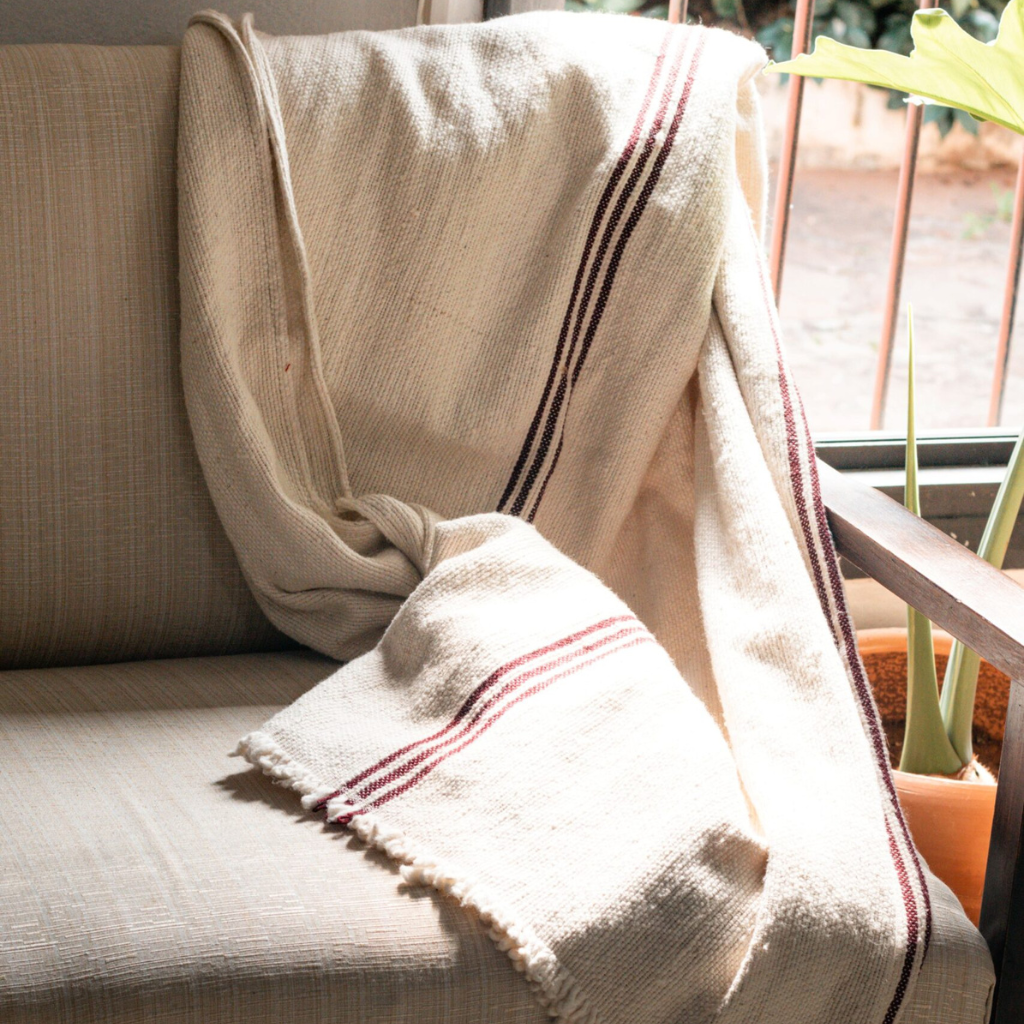 Manta Crudo con Líneas Borgoña - 100% Algodón - 180x130cm