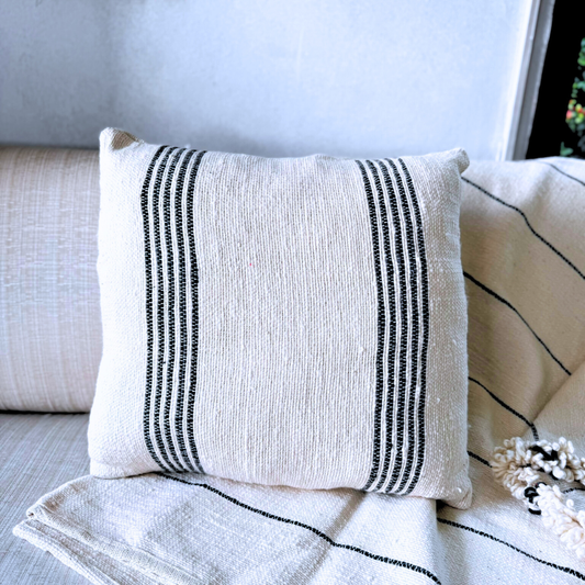 Cojín Crudo con Líneas Negras 50x30 - 100% Algodón - Con relleno y cierre