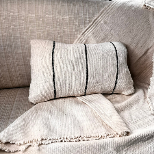 Cojín Crudo con Línea Negra 50x30 - 100% Algodón - Con relleno y cierre