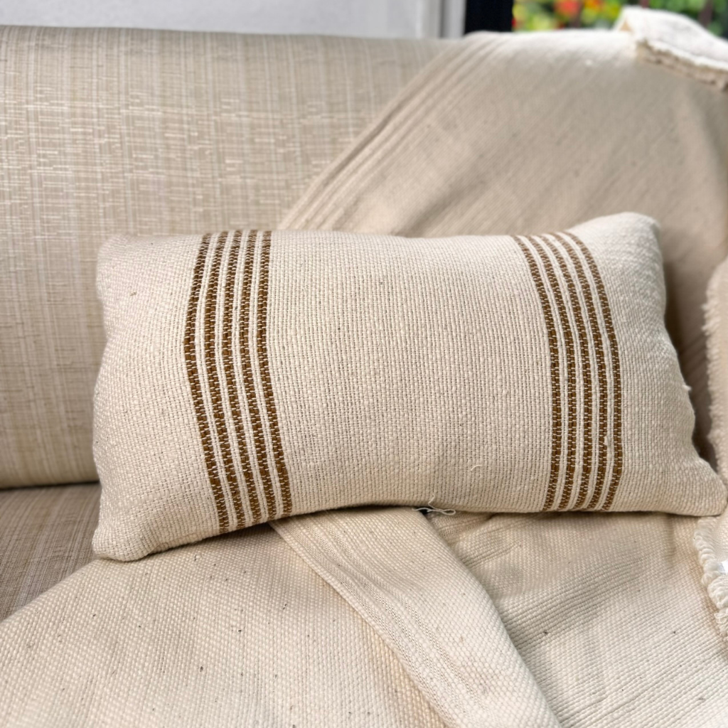 Cojín Crudo con Líneas Arena 50x30 - 100% Algodón - Con relleno y cierre